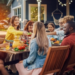 group-eating-outside