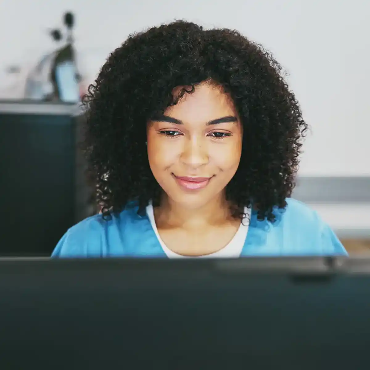 woman-in-blue-scrubs-on-computer