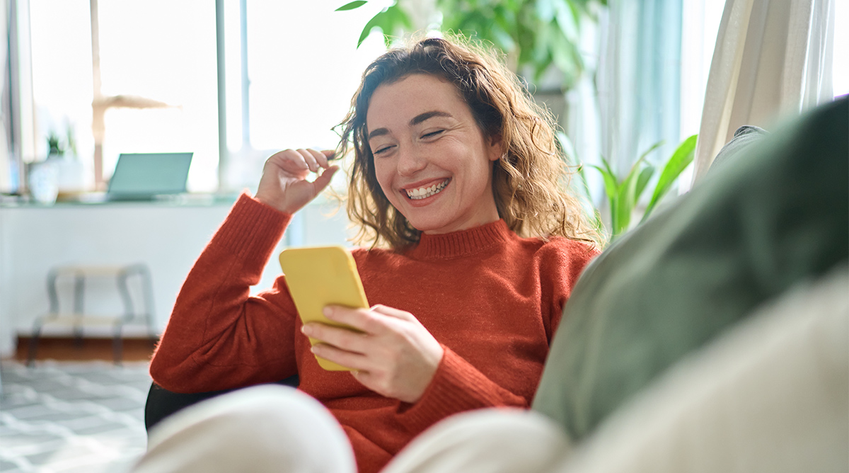 Woman_in_orange_sweater_with_cell_phone
